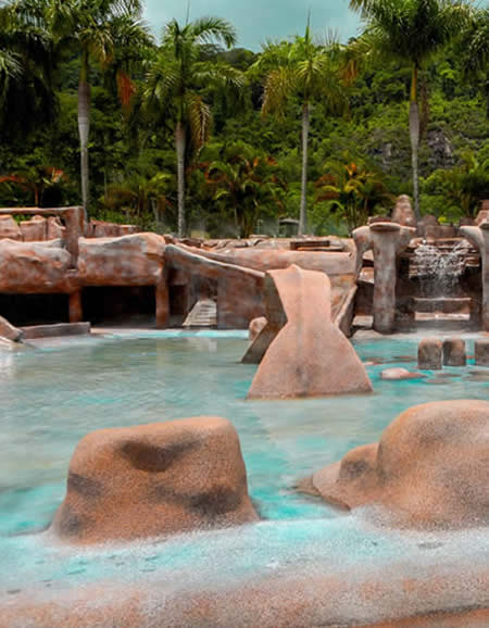 Grutas e elementos aquáticos do Parque das Água