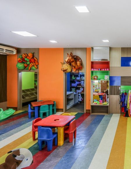Crianças brincando no espaço kids Mini Gâme