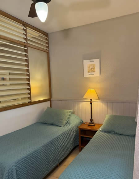 Quarto da Suíte com cama de casal e solteiro
